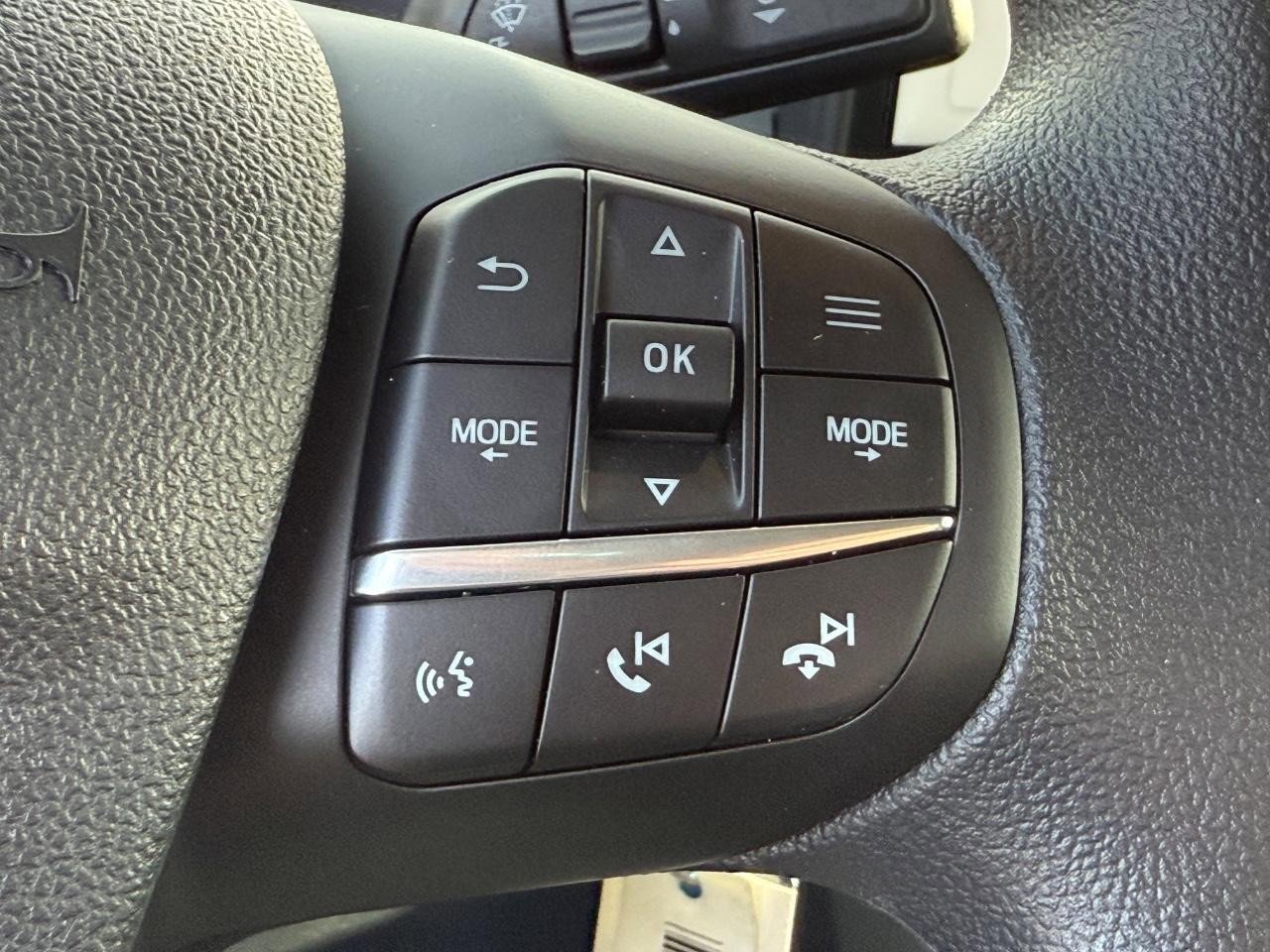 New 2025 Ford Maverick XL image 9