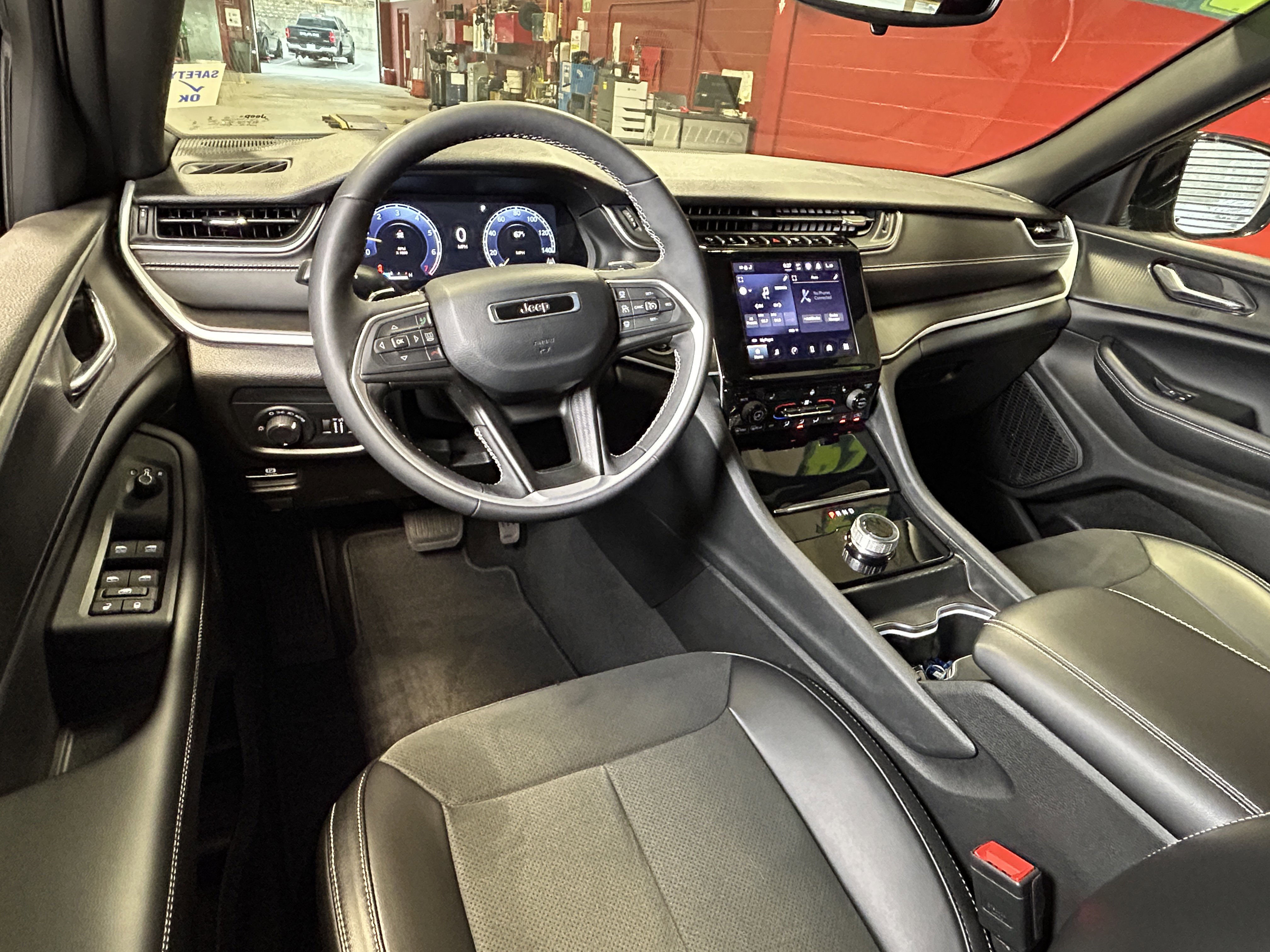 Certified 2024 Jeep Grand Cherokee Altitude AWD/4WD image 22