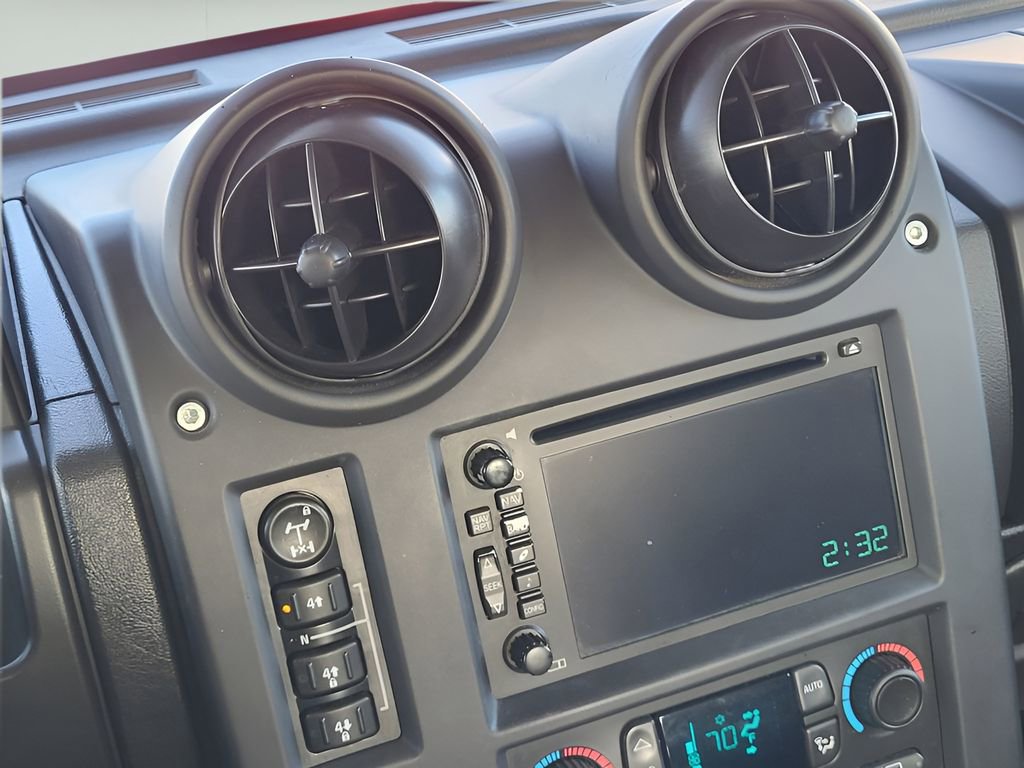 Used 2005 HUMMER H2 SUT w/ Preferred Equipment Group image 16