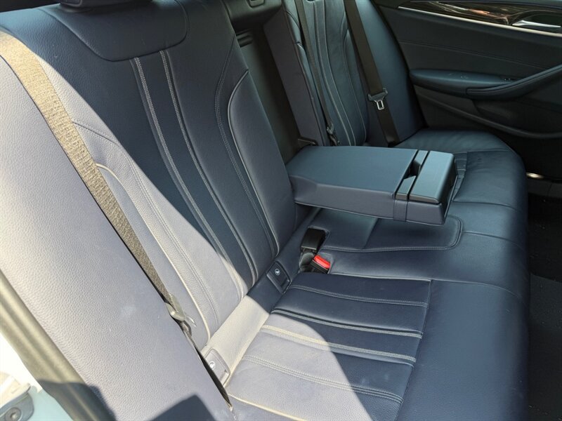 Used 2018 BMW 530e w/ Premium Package 2 RWD image 18