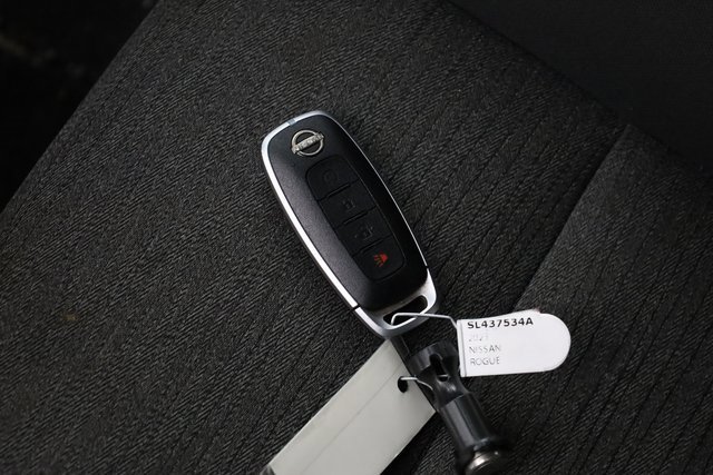 Used 2023 Nissan Rogue SV image 26