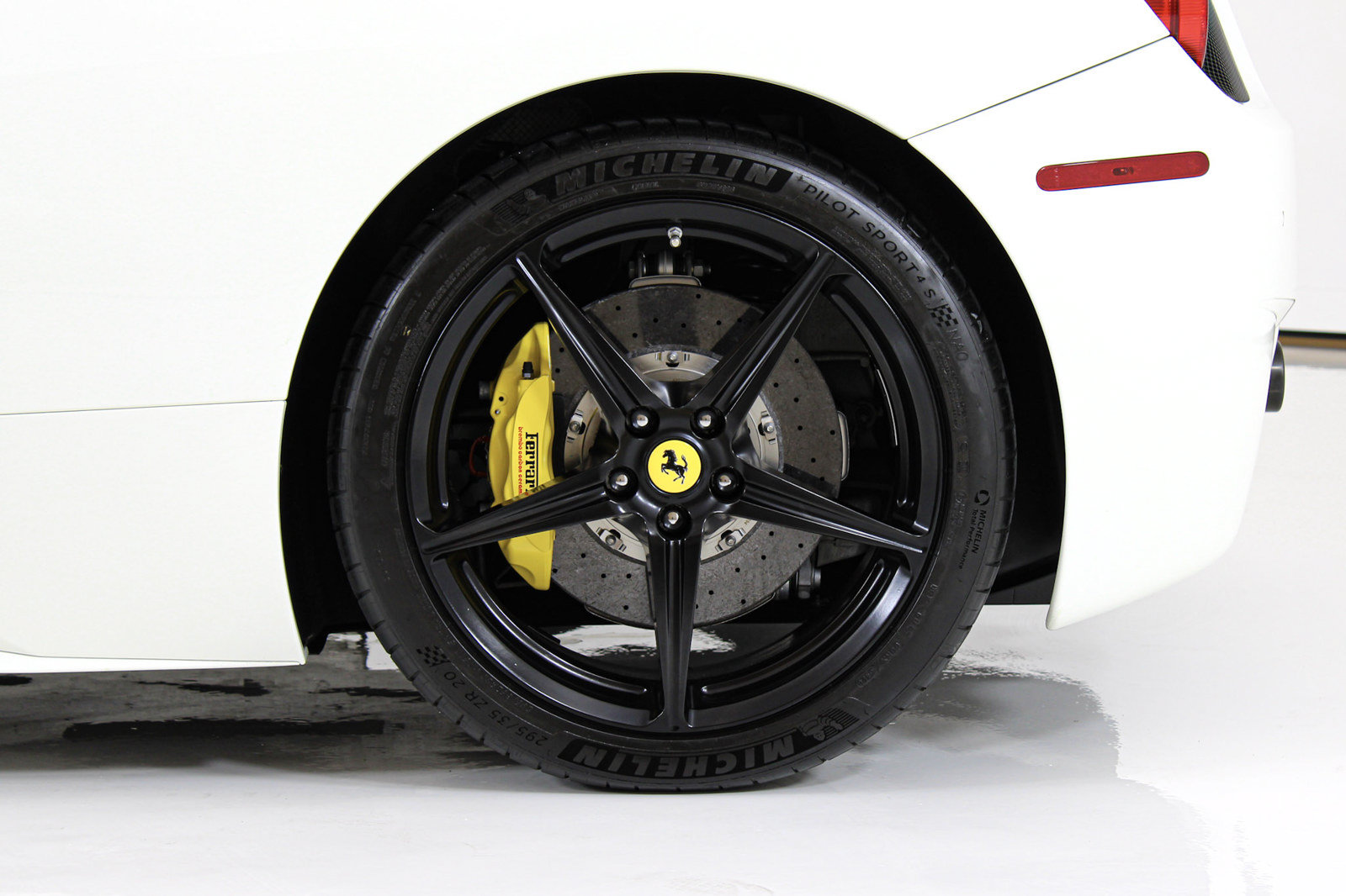 Used 2015 Ferrari 458 Spider RWD image 22