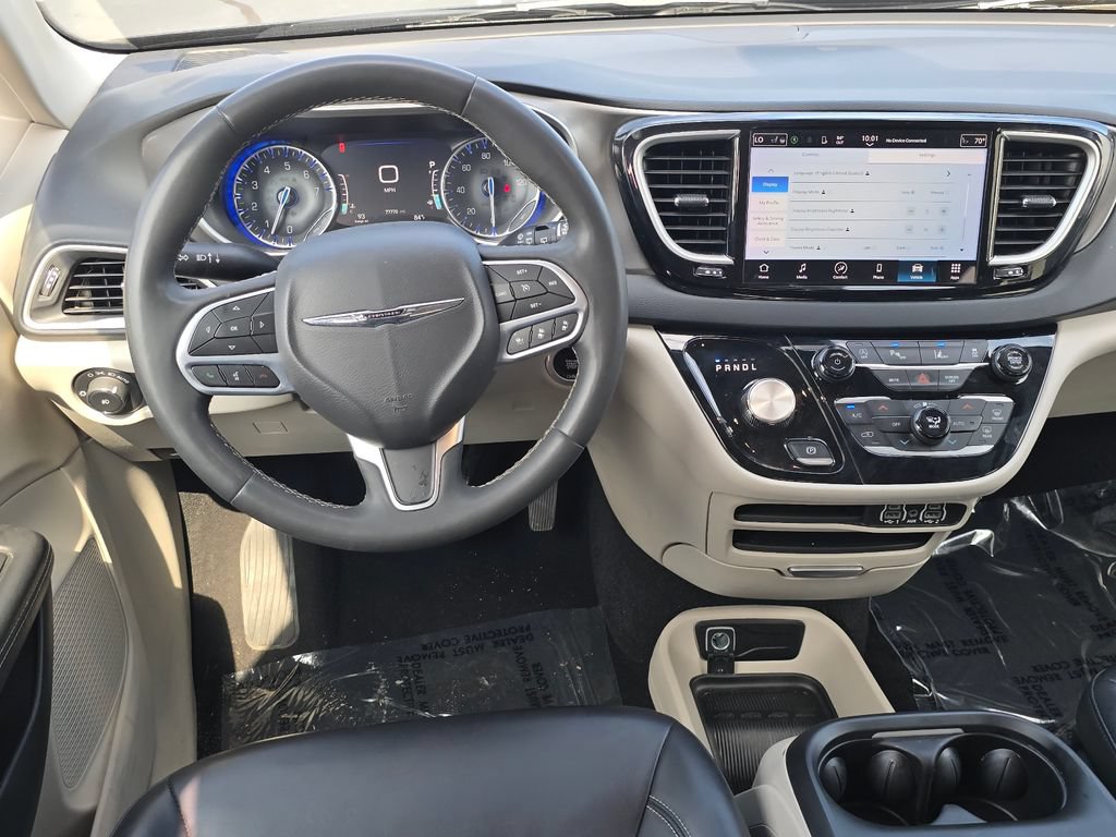 Used 2023 Chrysler Pacifica Touring-L FWD image 11