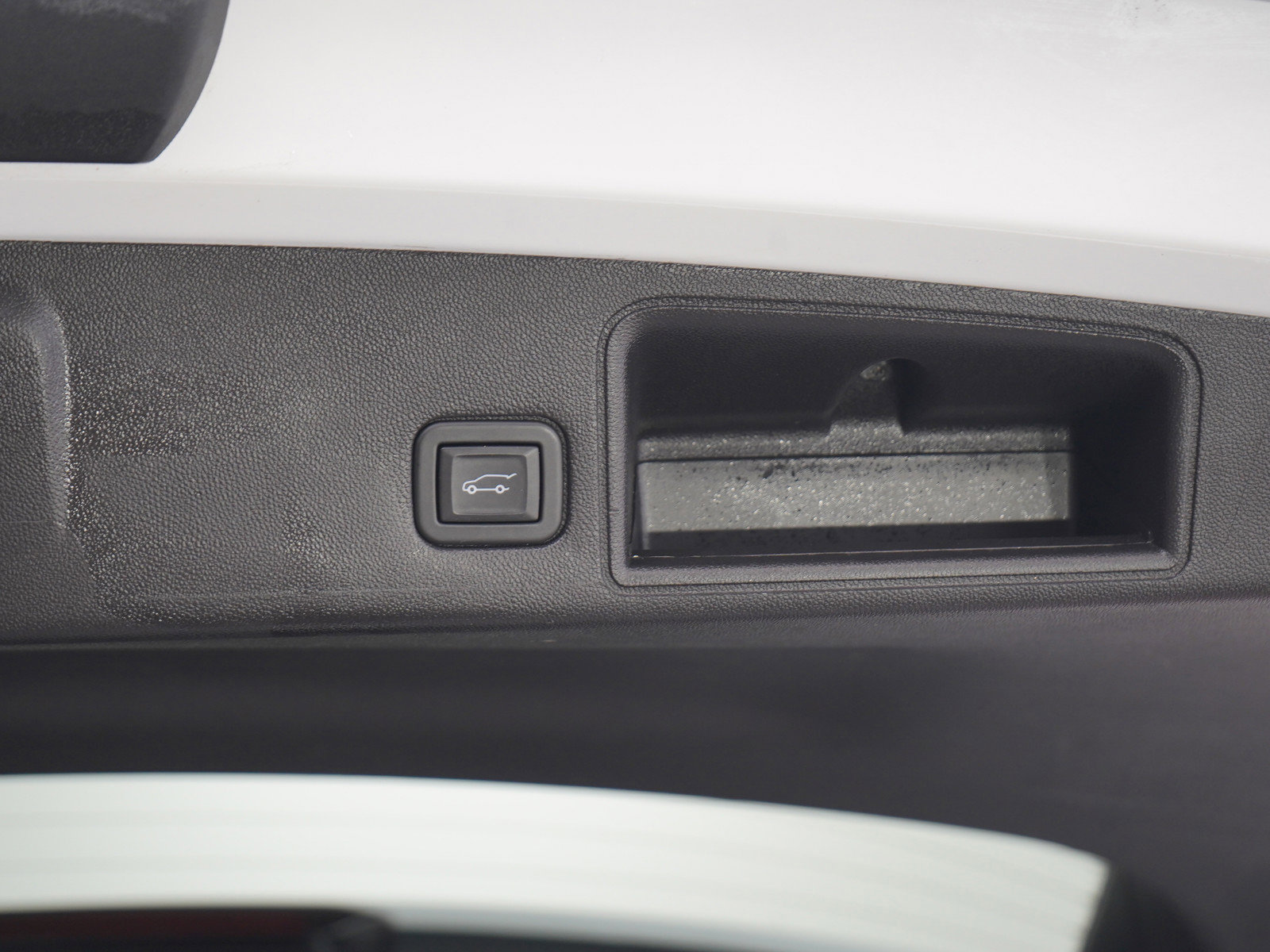 Used 2024 GMC Terrain SLT w/ Elevation Edition image 11