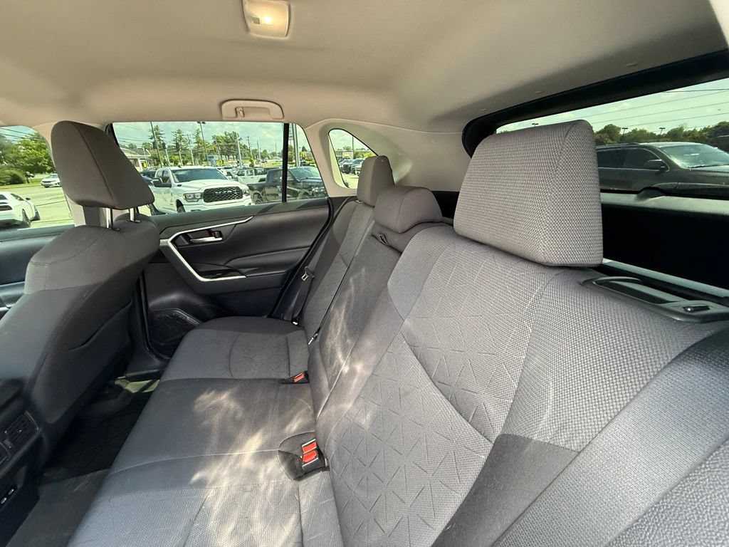 Used 2022 Toyota RAV4 XLE AWD/4WD image 25