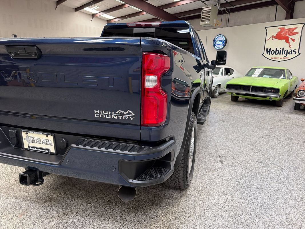 Used 2023 Chevrolet Silverado 2500 High Country AWD/4WD image 16