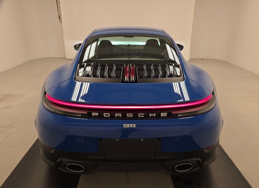 Used 2025 Porsche 911 Carrera RWD image 5
