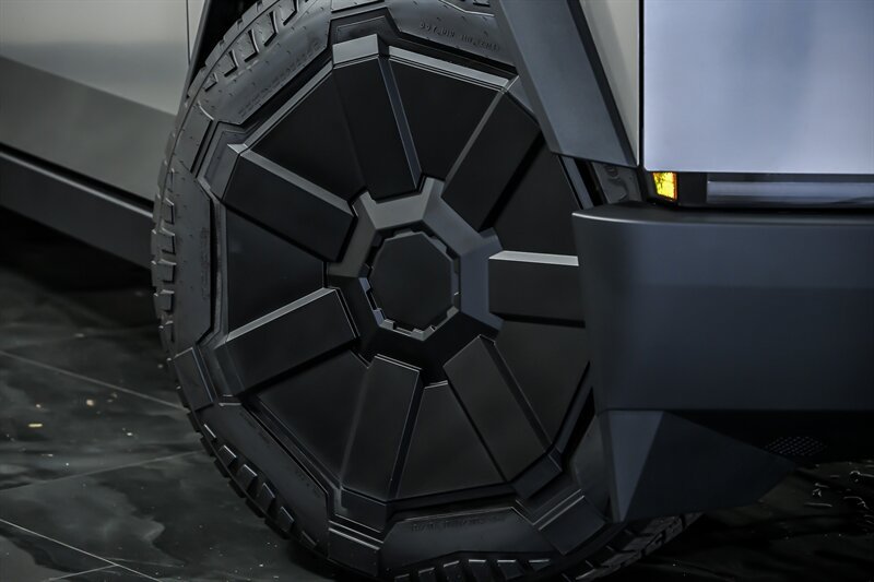 Used 2024 Tesla Cybertruck Cyberbeast AWD/4WD image 3