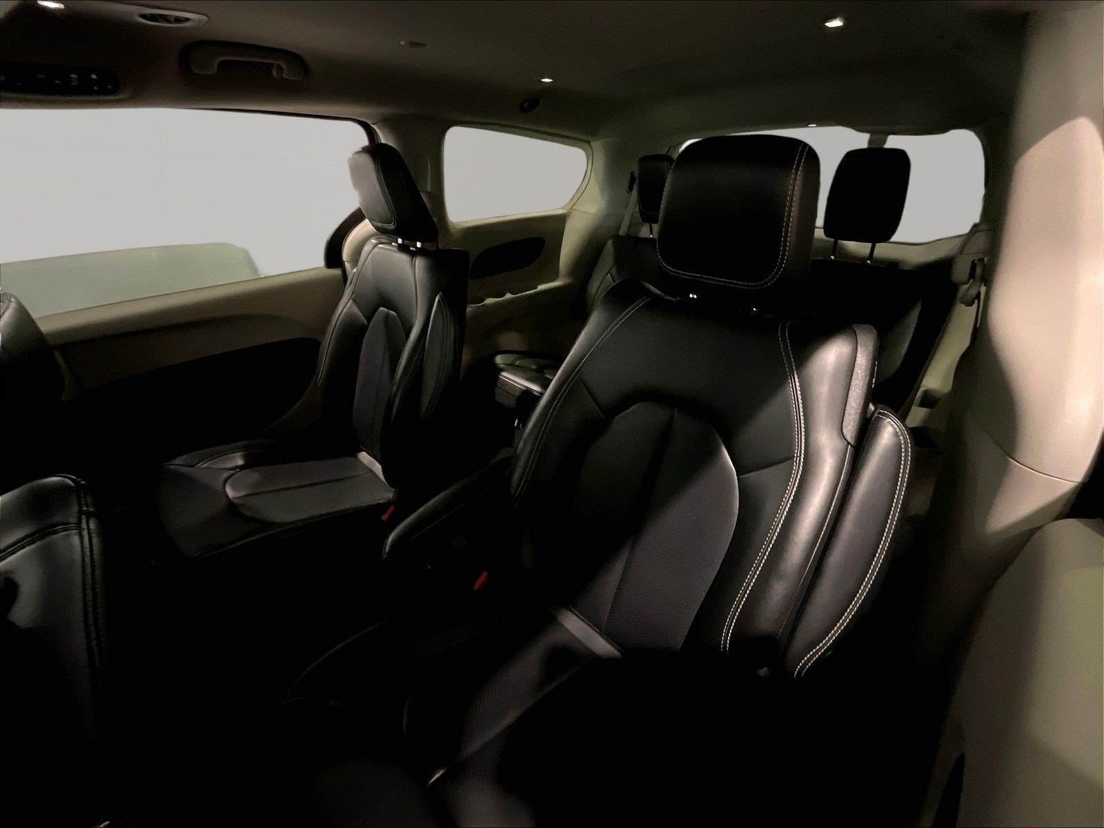 Used 2023 Chrysler Pacifica Touring-L FWD image 20