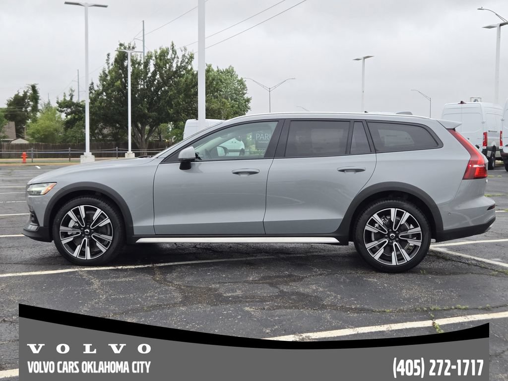 Certified 2025 Volvo V60 B5 Cross Country Ultra AWD/4WD image 3