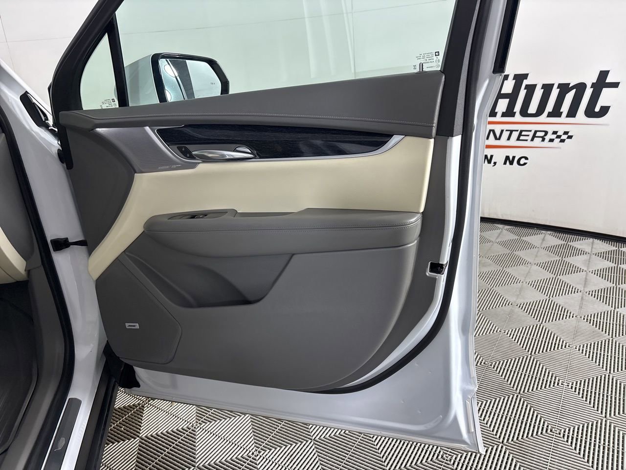 Used 2024 Cadillac XT6 Premium Luxury w/ LPO, Floor Liner Package image 29