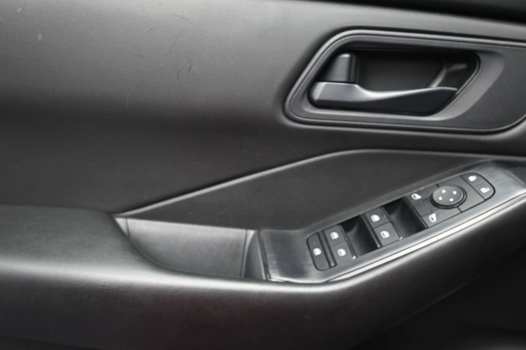 Used 2024 Nissan Rogue S FWD image 19