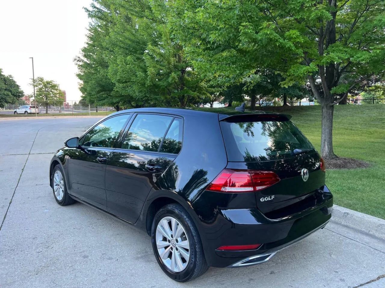 Used 2020 Volkswagen Golf 4-Door image 12