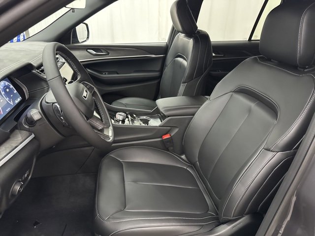 New 2025 Jeep Grand Cherokee Limited w/ Black Appearance Package image 4