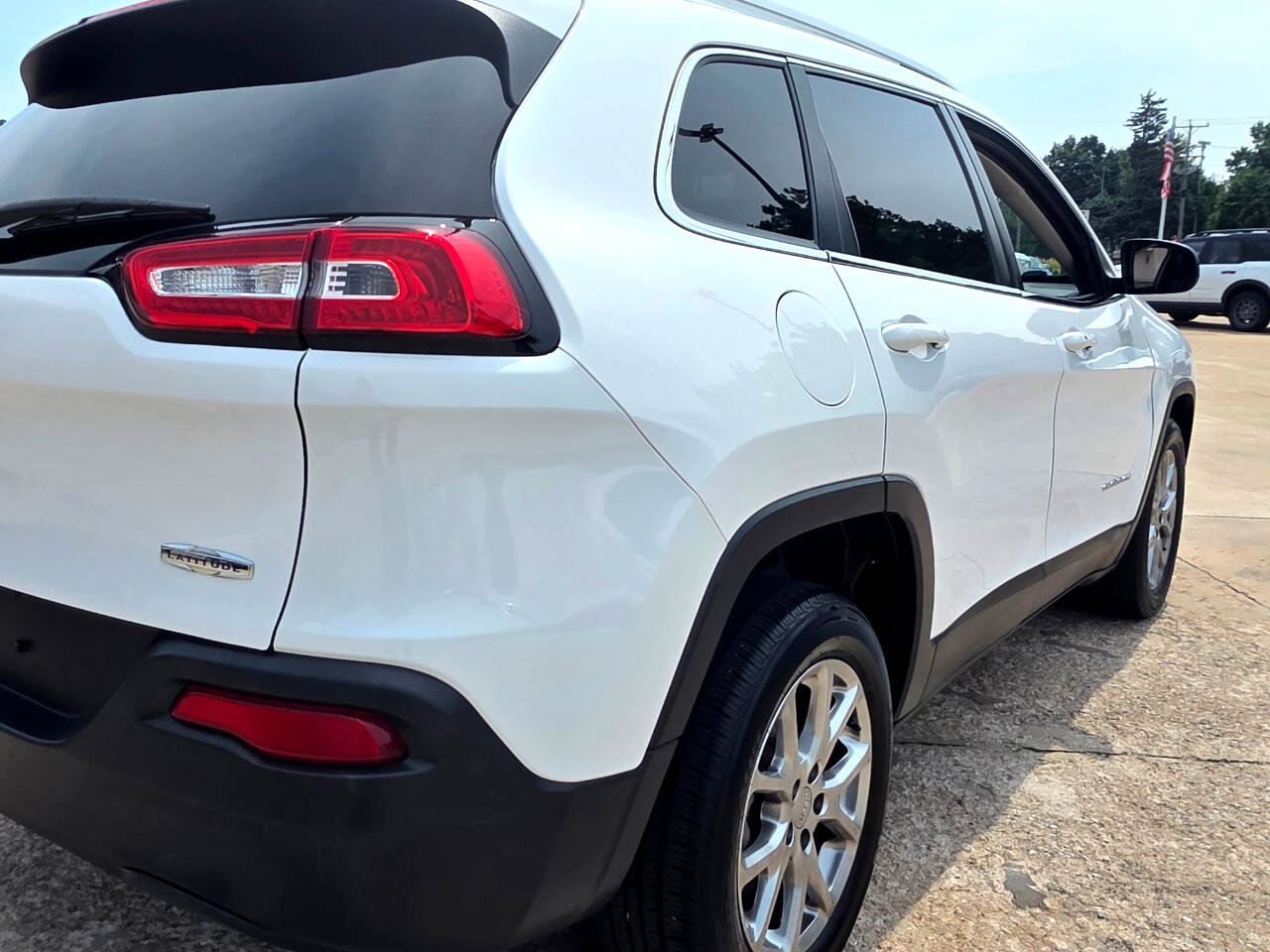 Used 2018 Jeep Cherokee Latitude Plus image 19