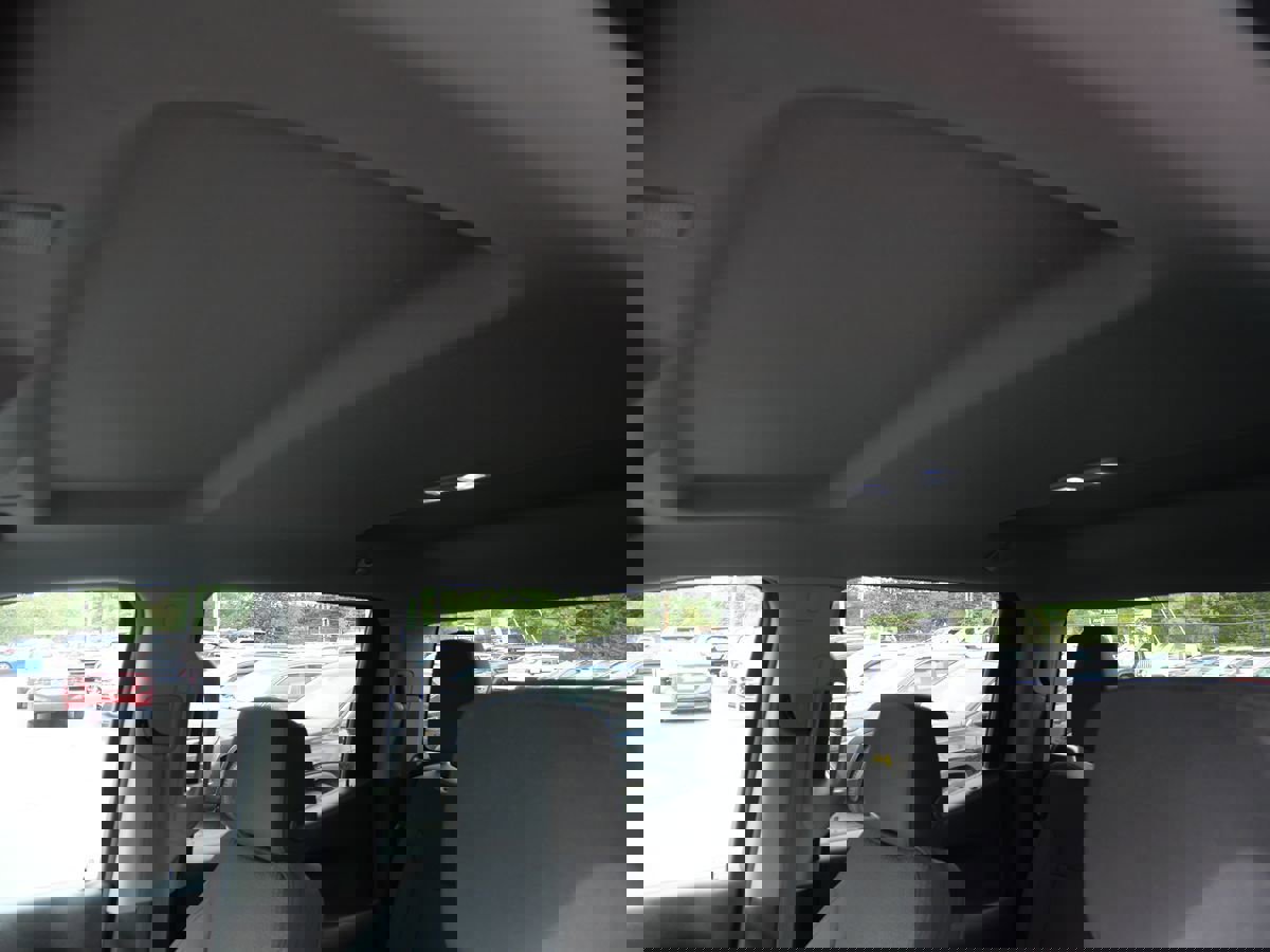 Used 2020 Chevrolet Silverado 1500 Custom w/ Custom Value Package image 12