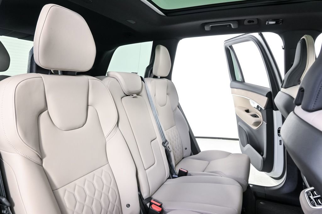Certified 2025 Volvo XC90 B6 Core w/ Climate Package image 23