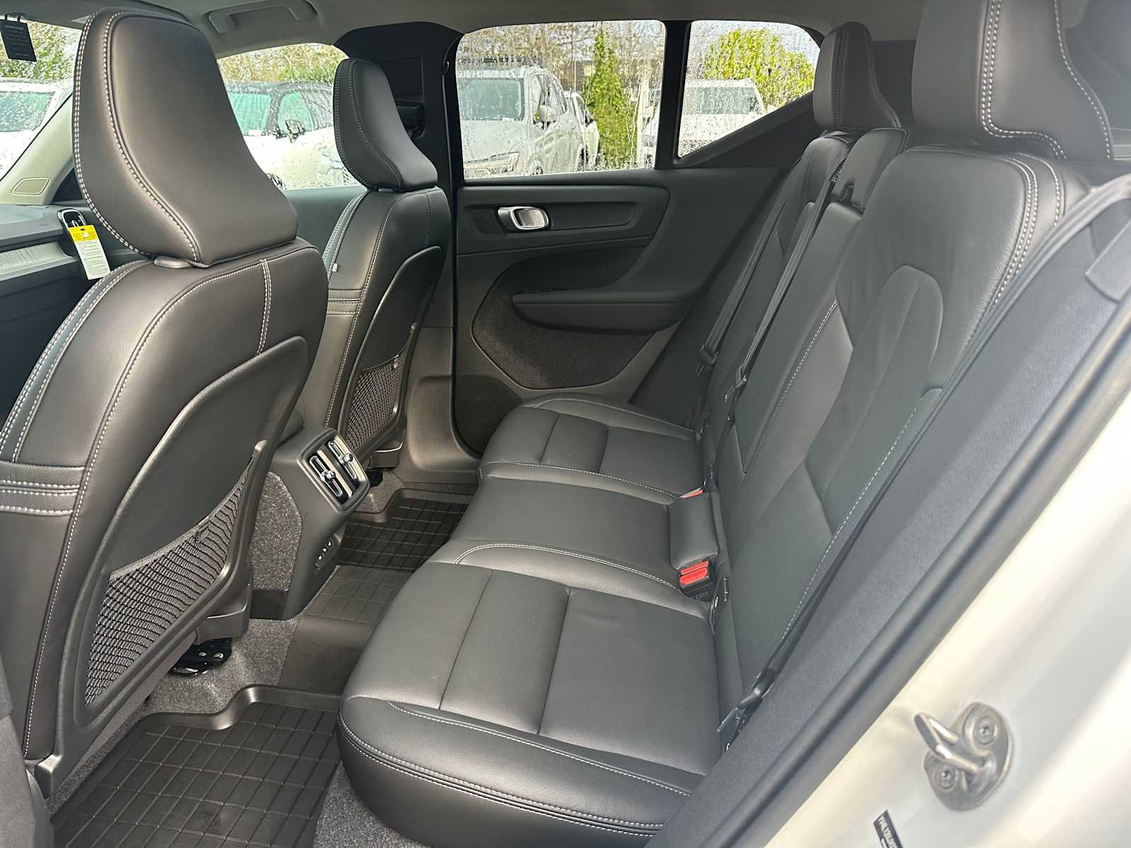 Used 2025 Volvo XC40 B5 Core w/ Climate Package image 15