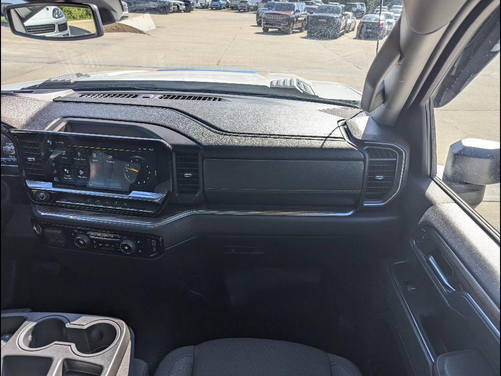 Used 2024 Chevrolet Silverado 3500 LT w/ Convenience Package AWD/4WD image 4