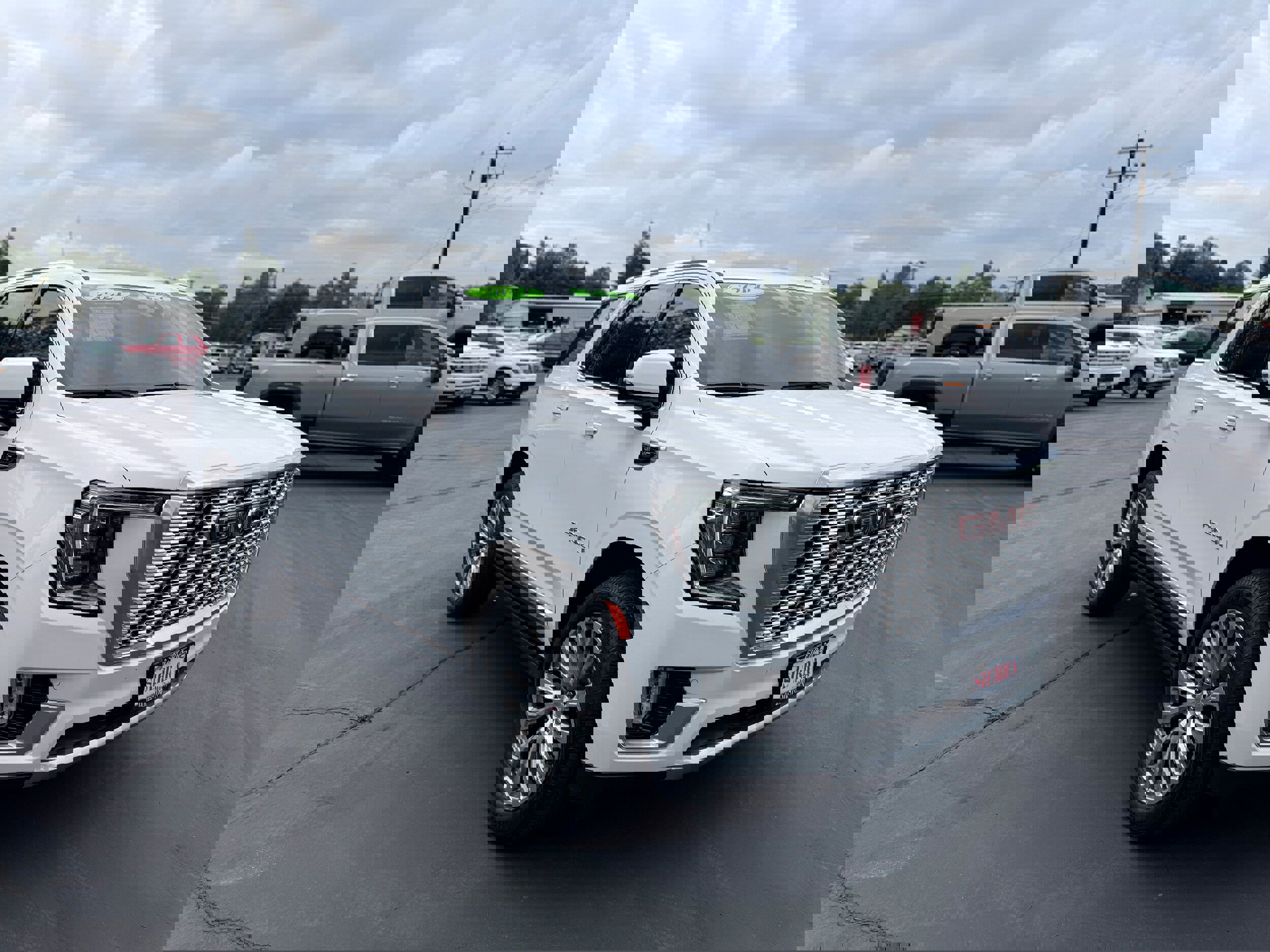 Used 2021 GMC Yukon Denali w/ Denali Premium Package image 4