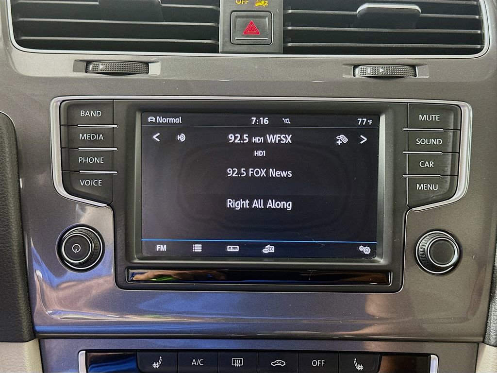 Used 2017 Volkswagen Golf Alltrack S image 17