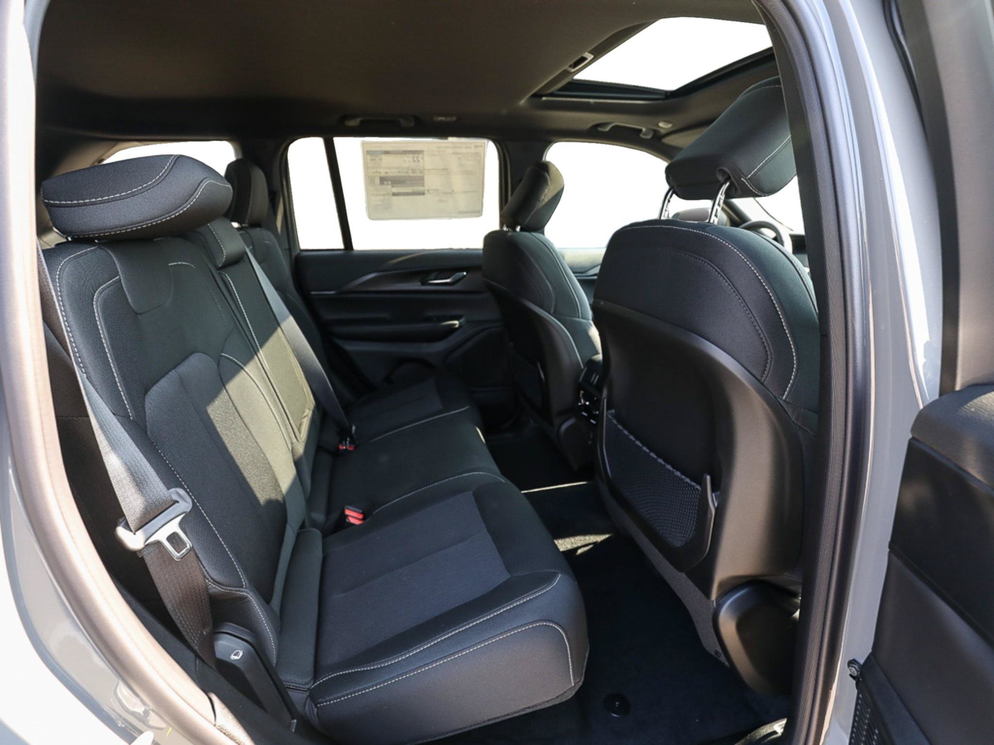 New 2027 Jeep Grand Cherokee Laredo X AWD/4WD image 23