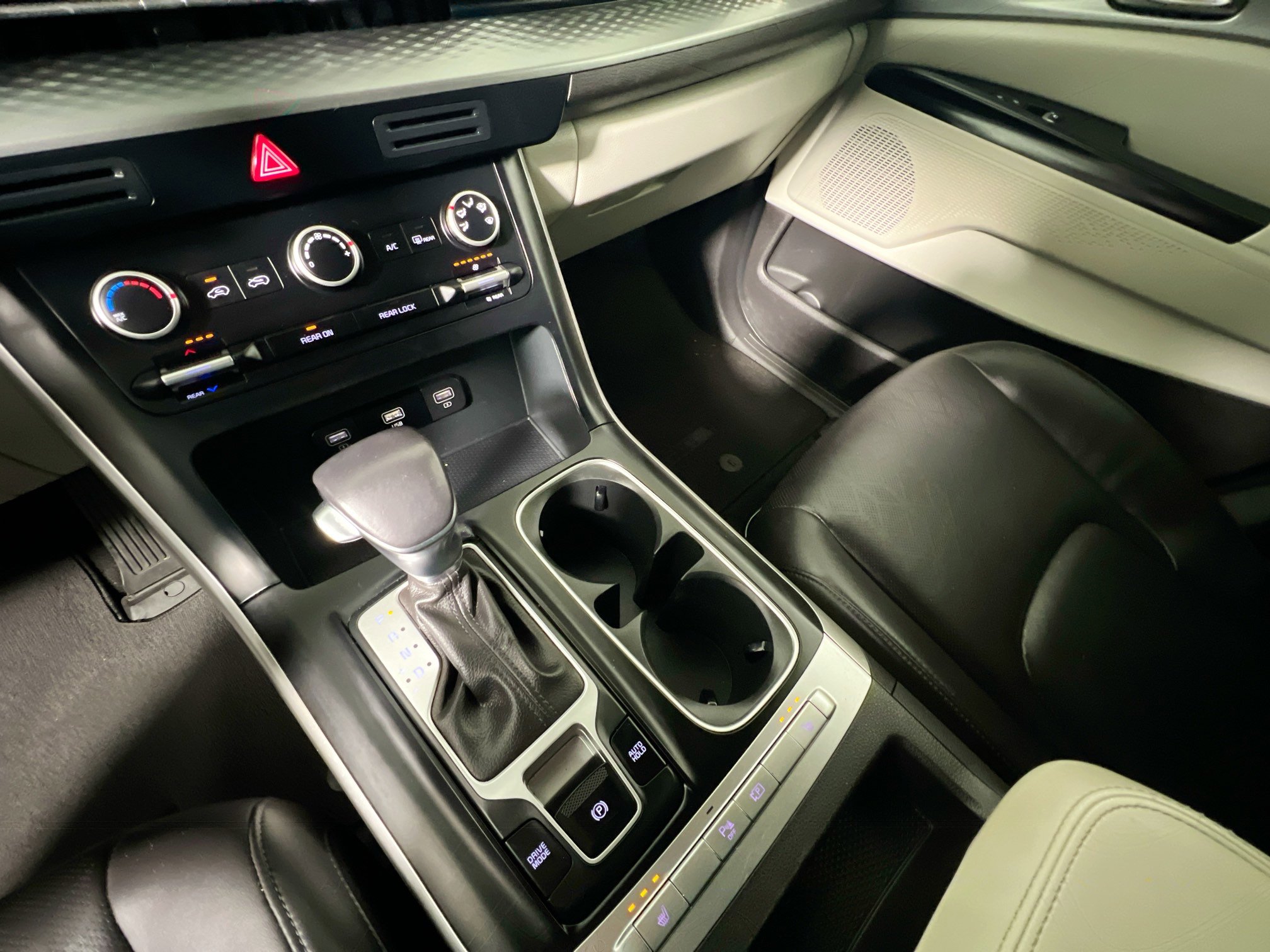 Used 2023 Kia Carnival LX image 26