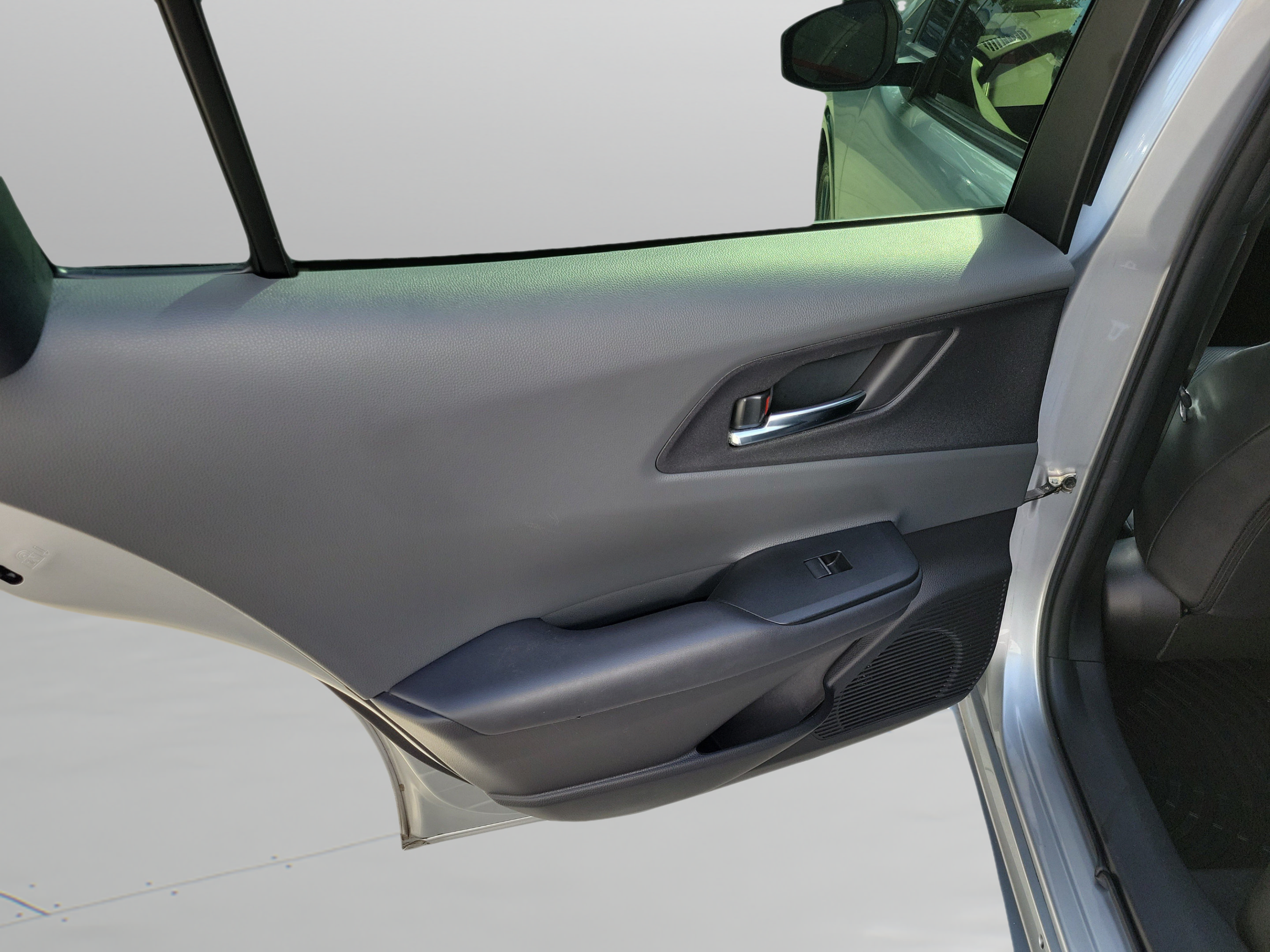Used 2023 Toyota Prius XLE FWD image 25