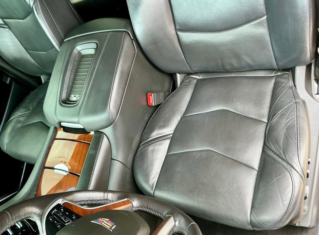 Used 2019 Cadillac Escalade Luxury AWD/4WD image 38