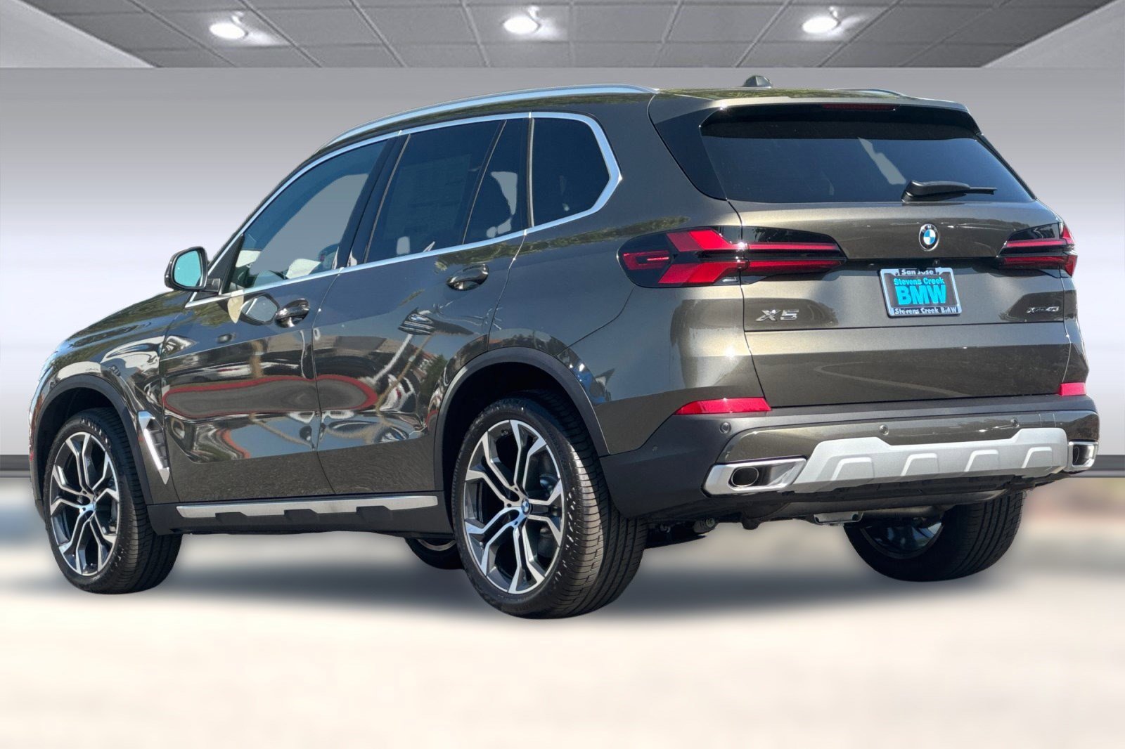 New 2026 BMW X5 xDrive40i w/ Premium Package image 3
