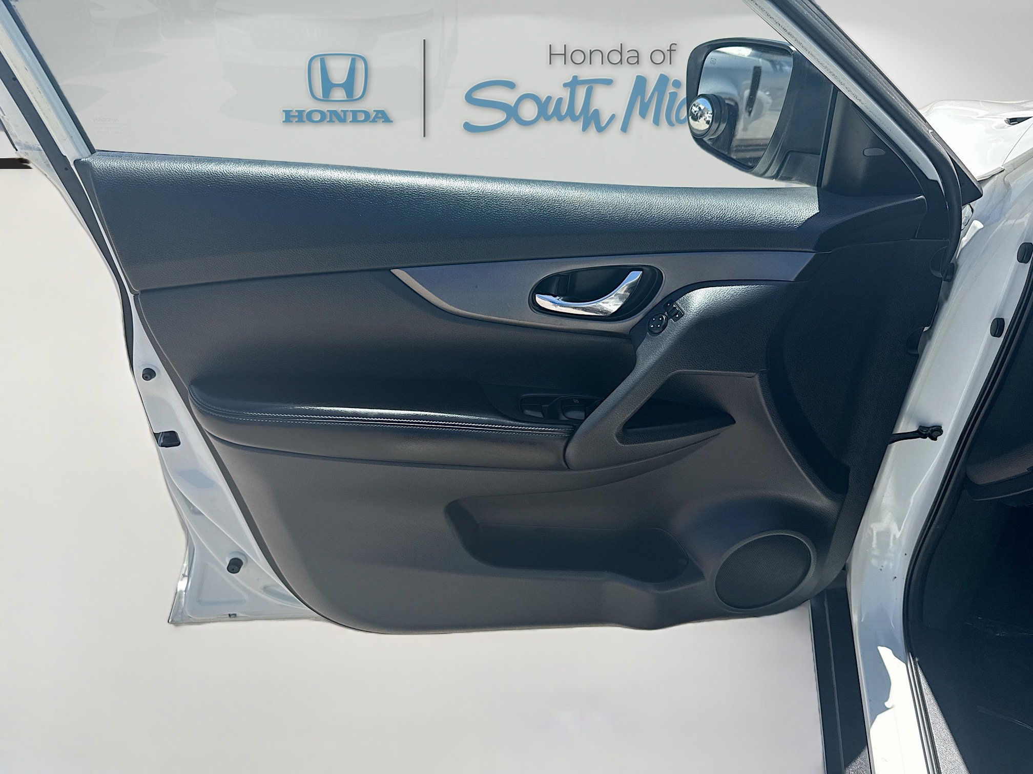 Used 2015 Nissan Rogue SV w/ SV Premium Package image 20