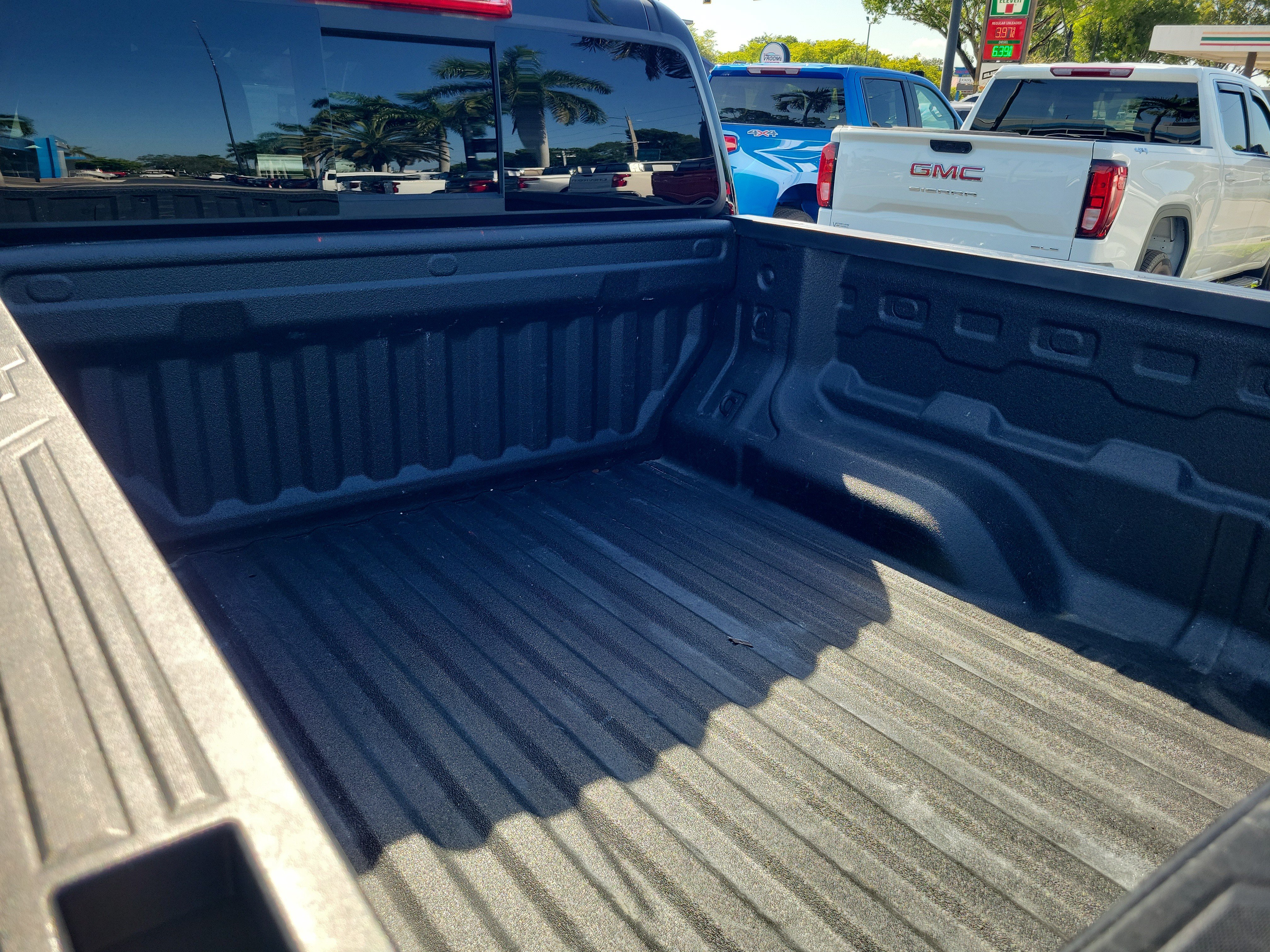 Used 2023 Chevrolet Colorado LT w/ LT Convenience Package III RWD image 7