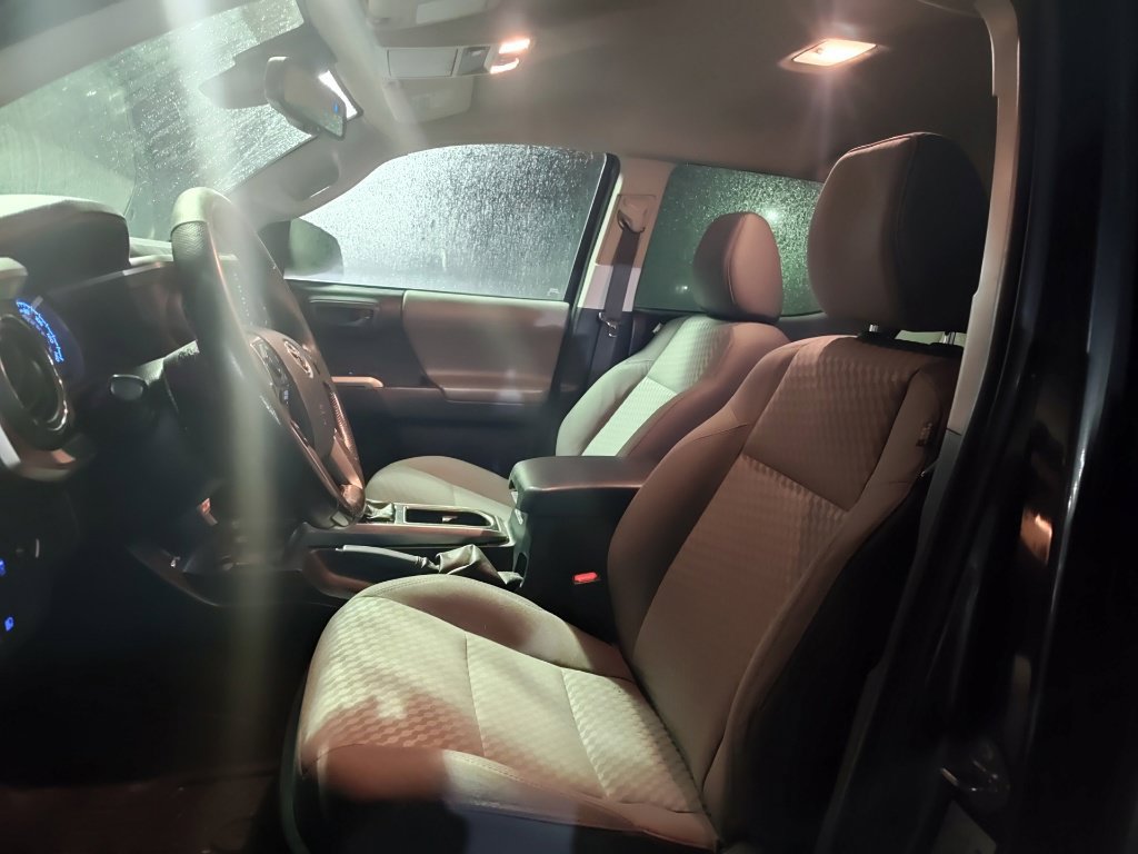 Used 2020 Toyota Tacoma SR5 AWD/4WD image 9