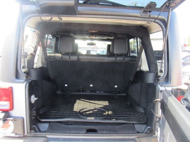 Used 2016 Jeep Wrangler Unlimited Sahara image 27