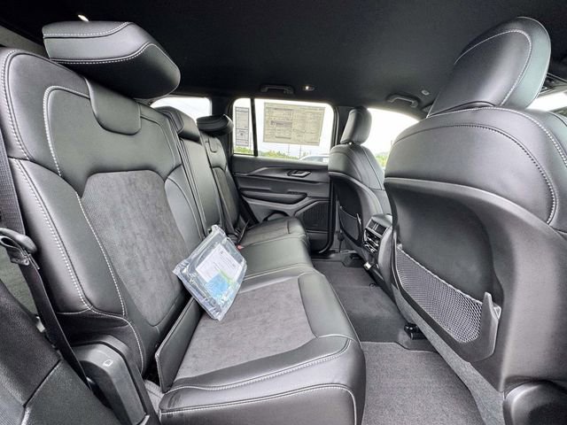 New 2025 Jeep Grand Cherokee Altitude image 16