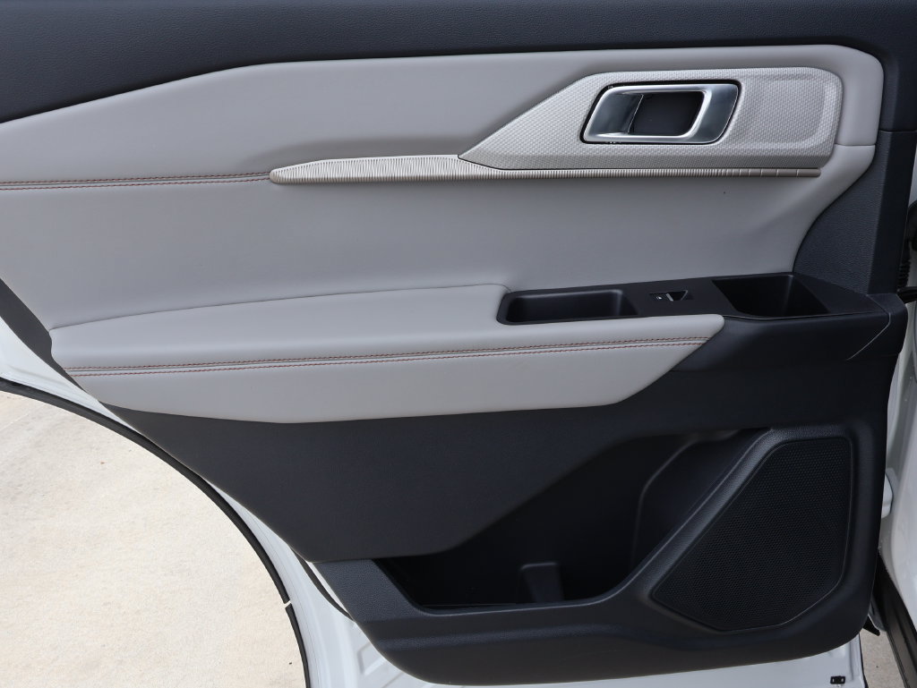 New 2026 Ford Explorer Active AWD/4WD image 18