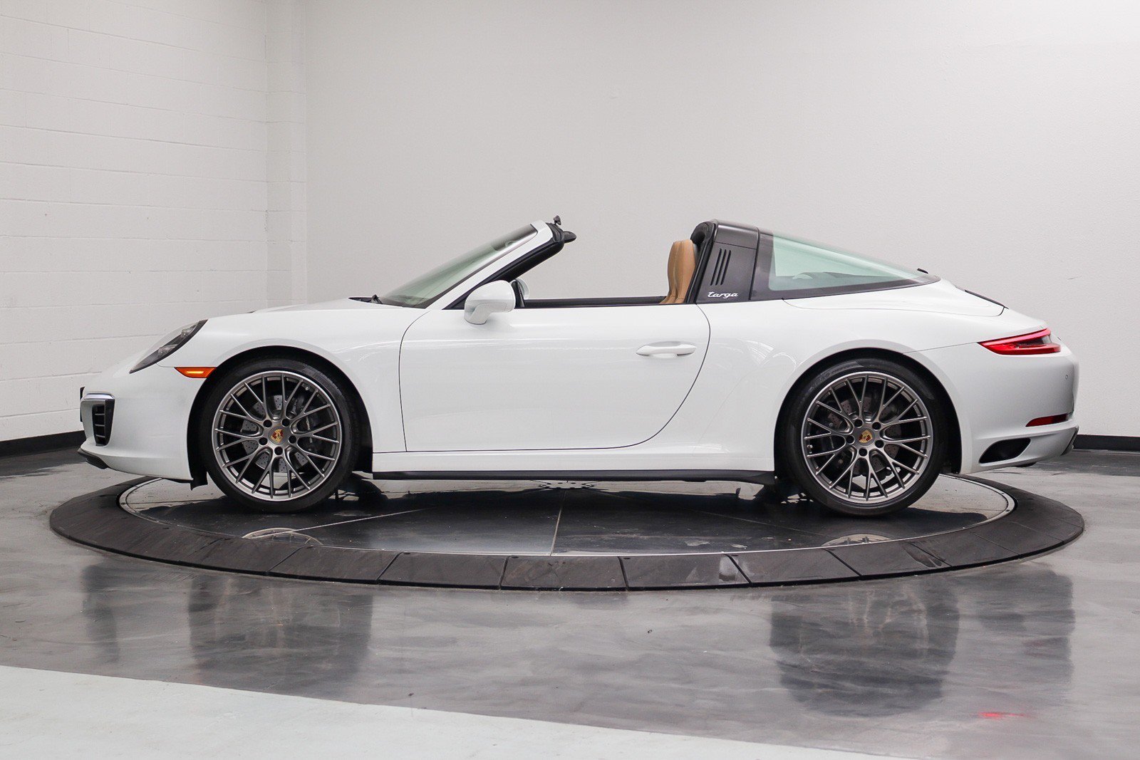 Used 2019 Porsche 911 Targa 4 AWD/4WD image 13