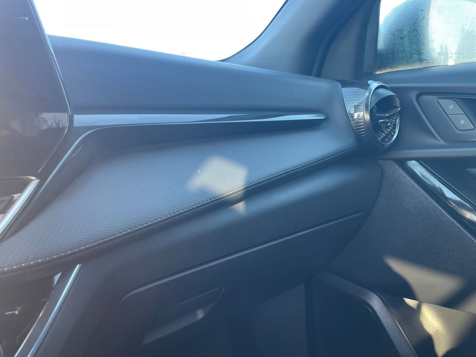 Used 2025 Chevrolet Equinox LT image 30