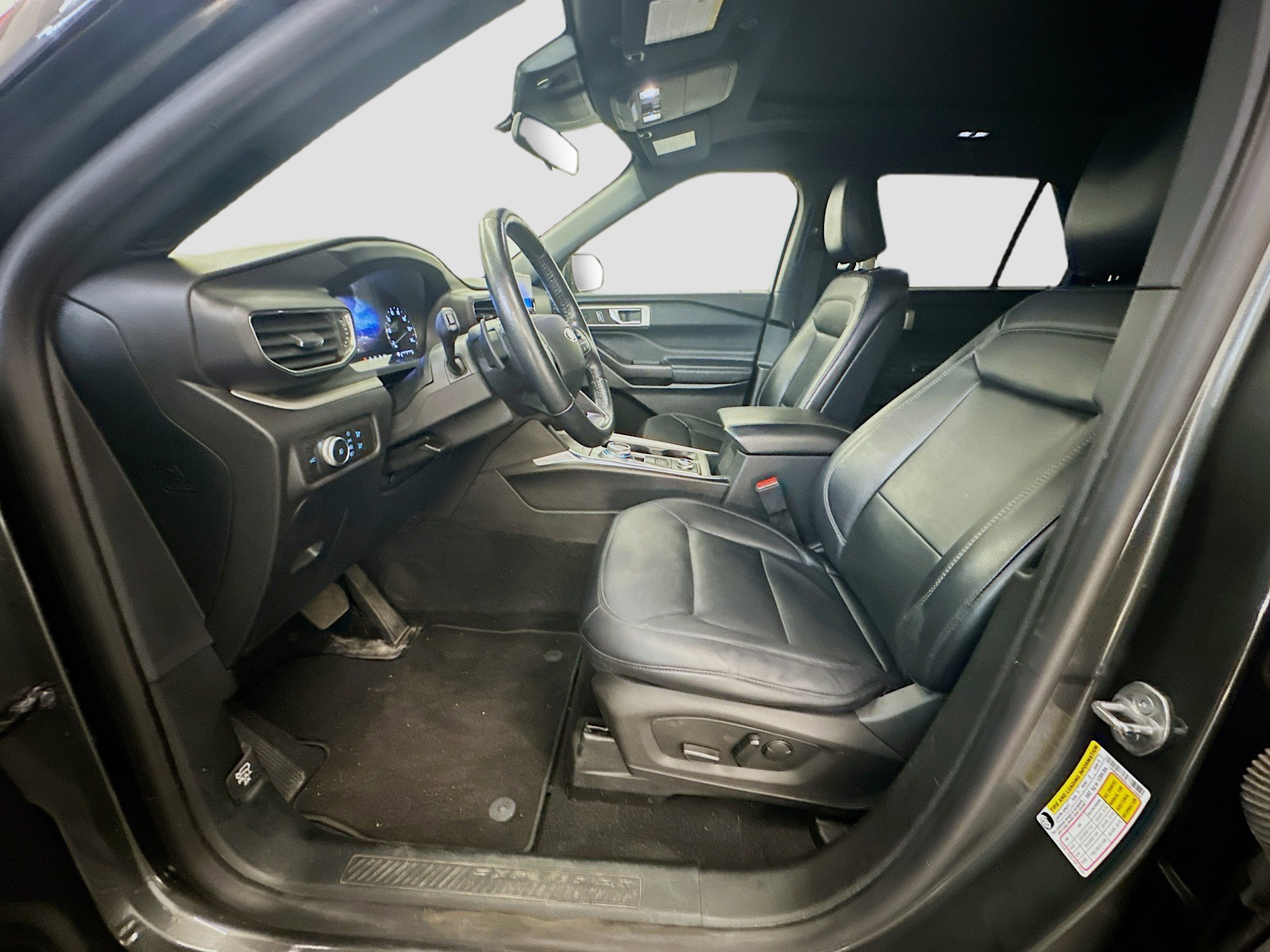 Used 2020 Ford Explorer XLT w/ Equipment Group 202A image 13