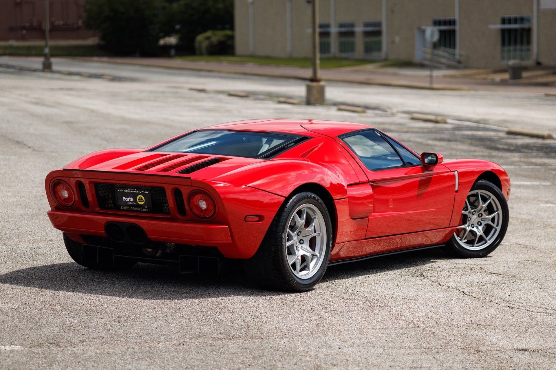 Used 2005 Ford GT RWD image 11