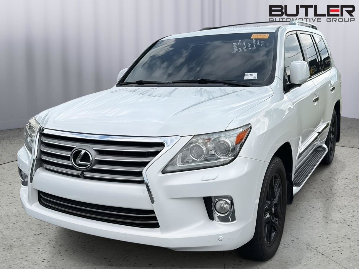 Used 2013 Lexus LX 570 4WD w/ Luxury Pkg image 3