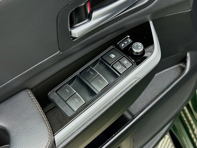 Used 2025 Toyota Sienna Platinum AWD/4WD image 18