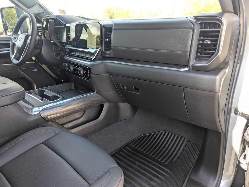 Certified 2026 Chevrolet Silverado 2500 LTZ w/ LTZ Convenience Package image 8