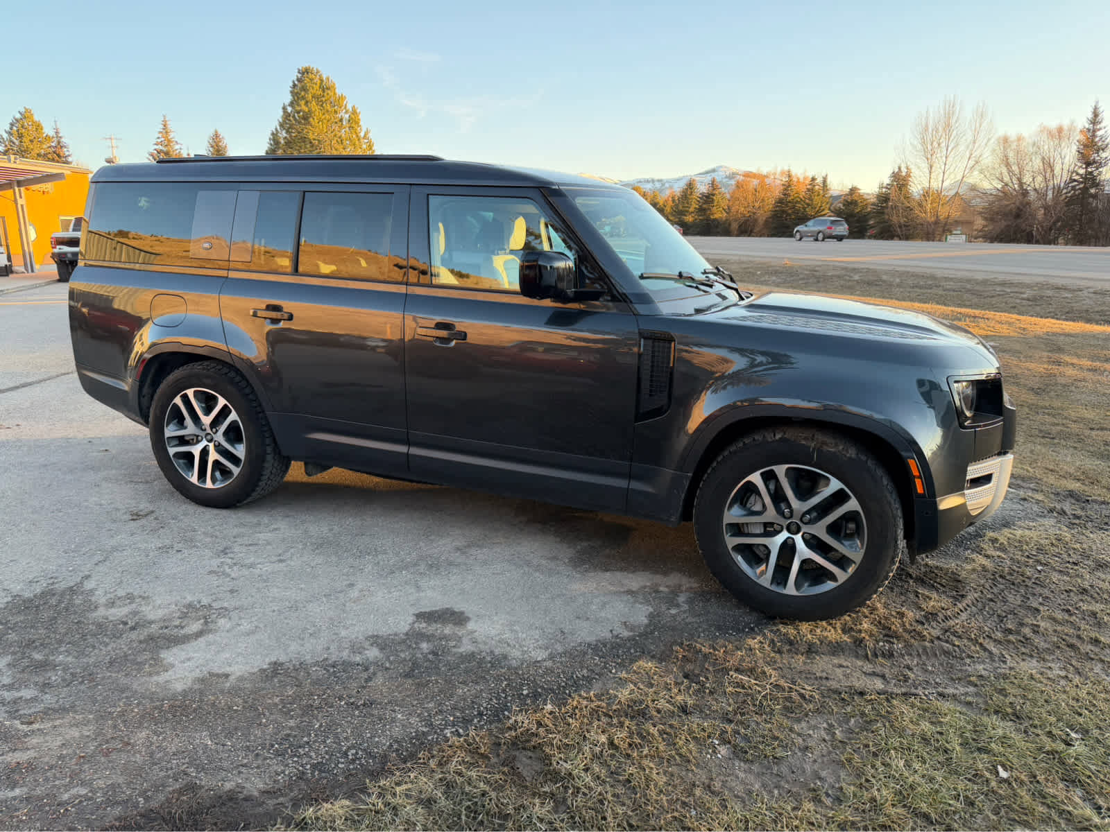 Used 2024 Land Rover Defender 130 S image 7