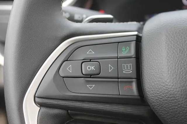 Used 2023 Jeep Grand Cherokee Laredo image 12