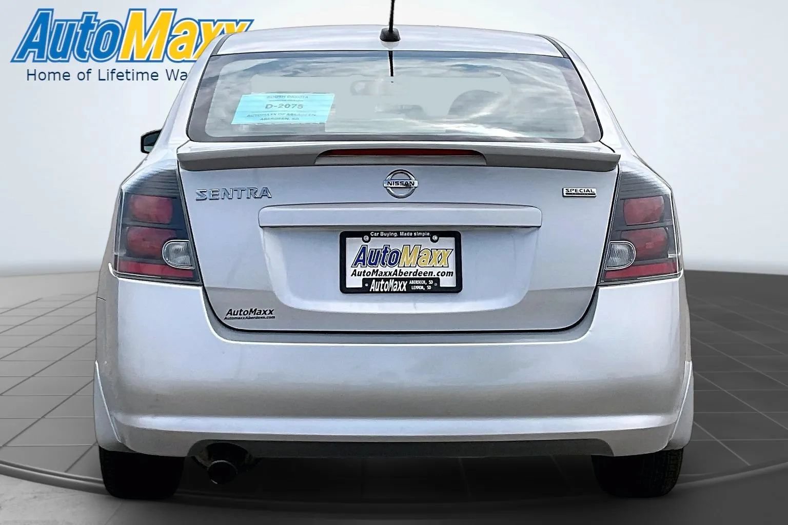 Used 2012 Nissan Sentra 2.0 SR w/ Special Edition Pkg FWD image 7