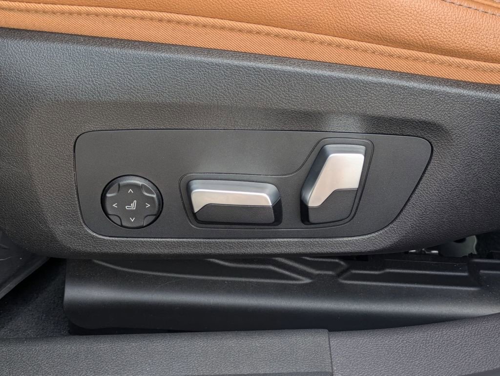 Used 2023 BMW 330i Sedan w/ Premium Package RWD image 14