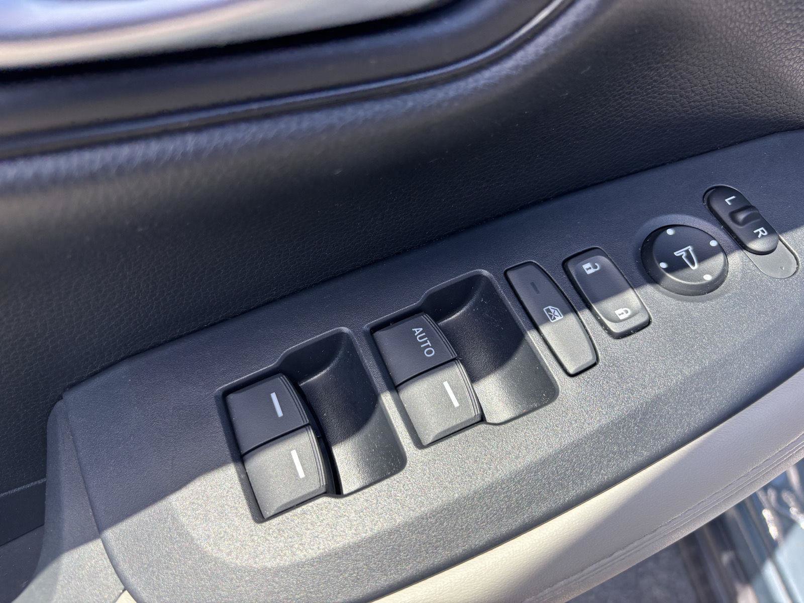 Used 2024 Honda HR-V LX image 15