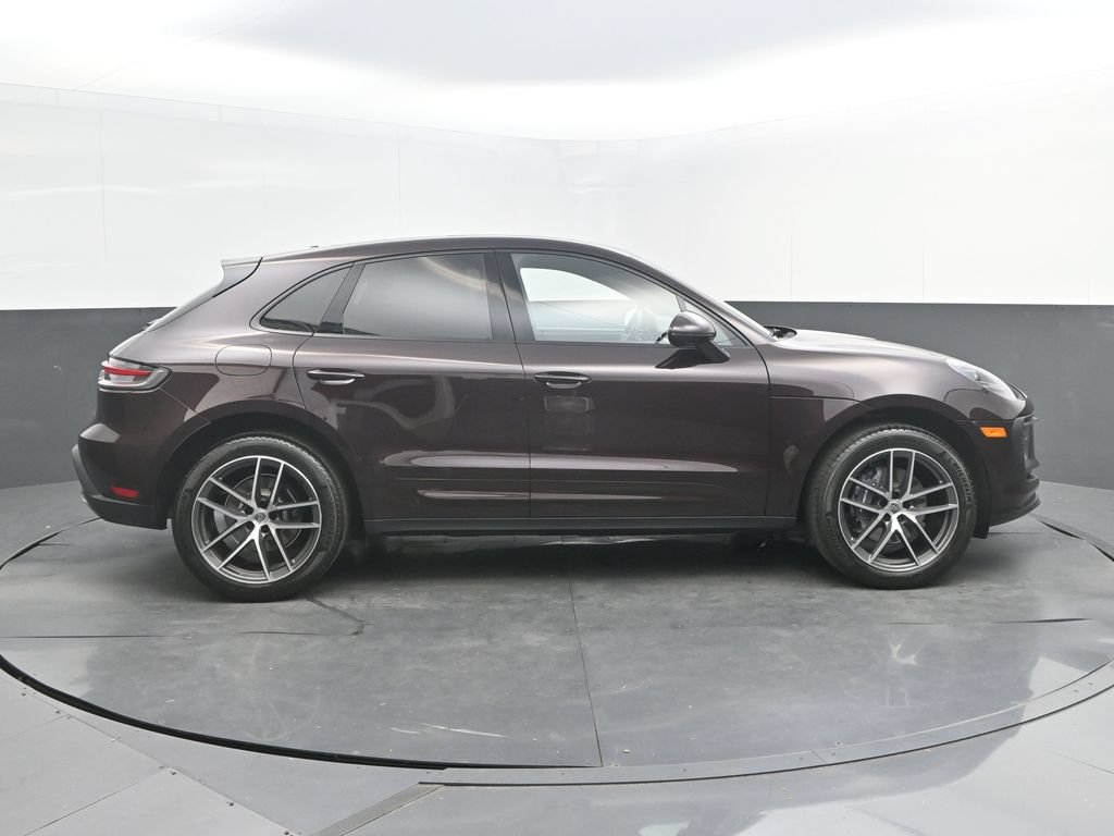 Certified 2024 Porsche Macan AWD/4WD image 8