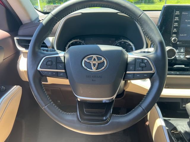 Used 2020 Toyota Highlander XLE AWD/4WD image 21